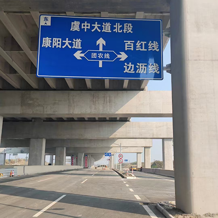交通標(biāo)志桿牌案例